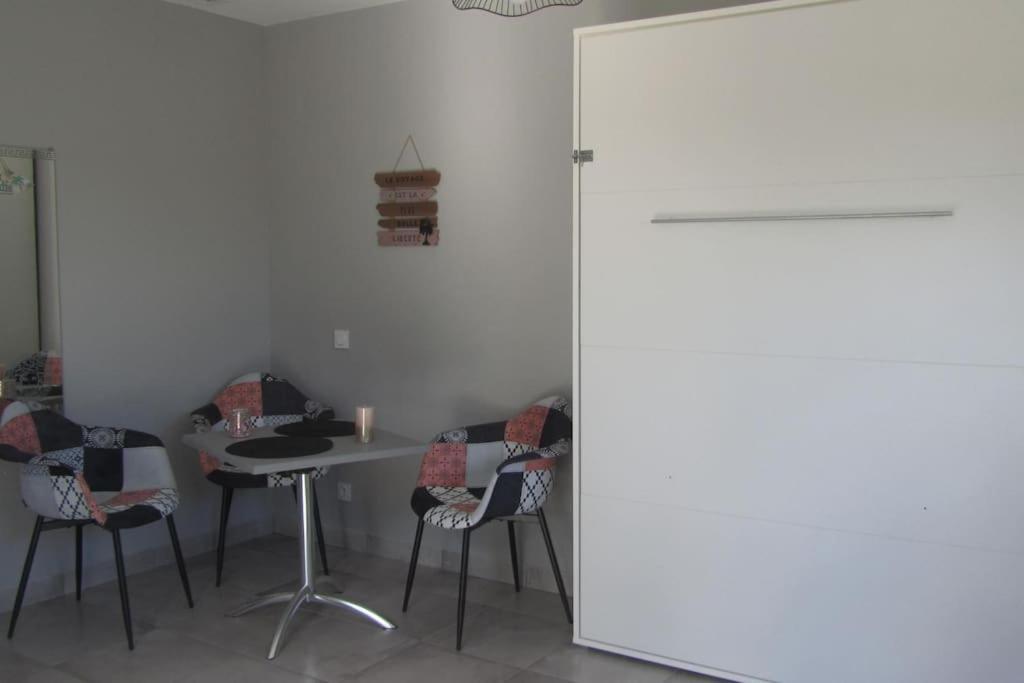 Studio Tout Confort Au Coeur Des Graves Portets Bagian luar foto